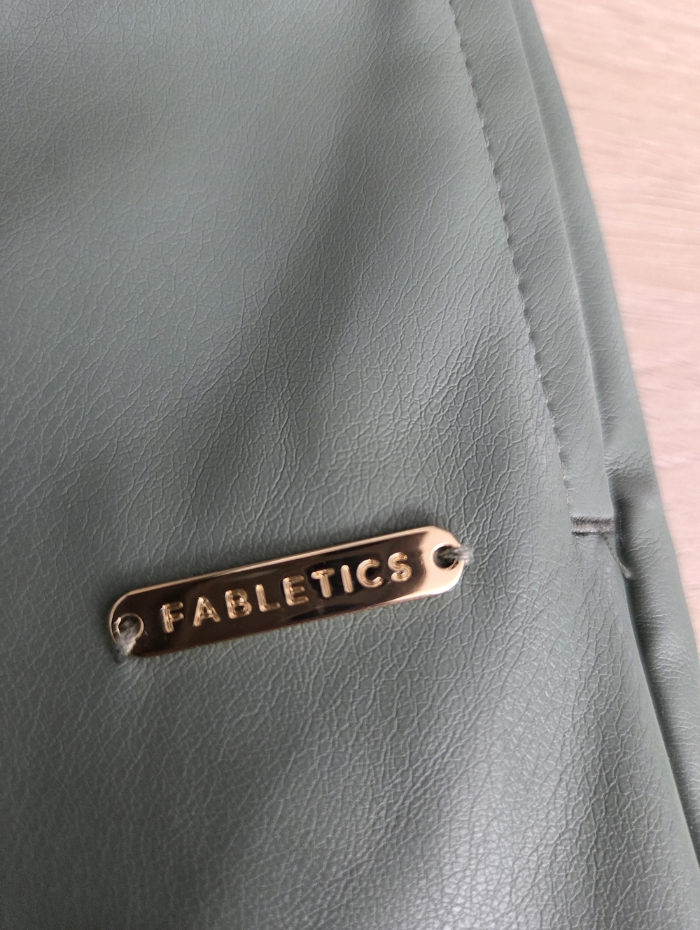 Fabletics Bundle 💚🖤 - Picture 3 of 11